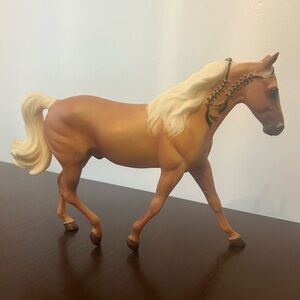 Southern sunrise hall of fame Breyer horse. Shelf condition.